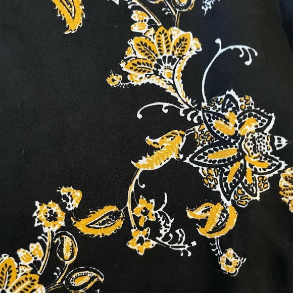 Torrid Marigold Black and Yellow Floral TunicSize 2X - Picture 12 of 12